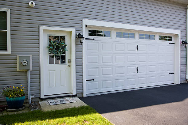 24/7 Emergency Garage Door Panel Replacement experts in North Shore, CA